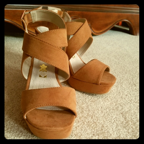 Heels - Picture 1 of 3